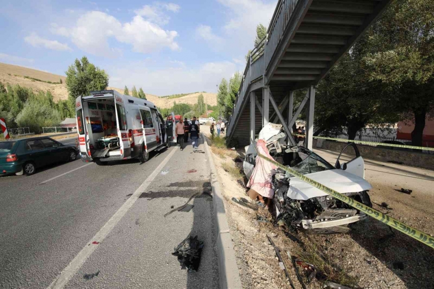 Feci kaza: 2 ölü, 2 yaralı