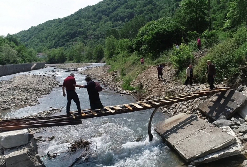 Mahallelinin köprü çilesi