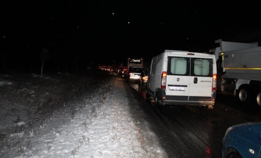 Balıkesir Bursa yolu ulaşıma kapandı