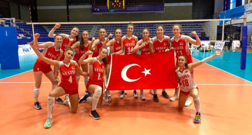 Genç milli voleybolcular, Macaristan'a set vermedi