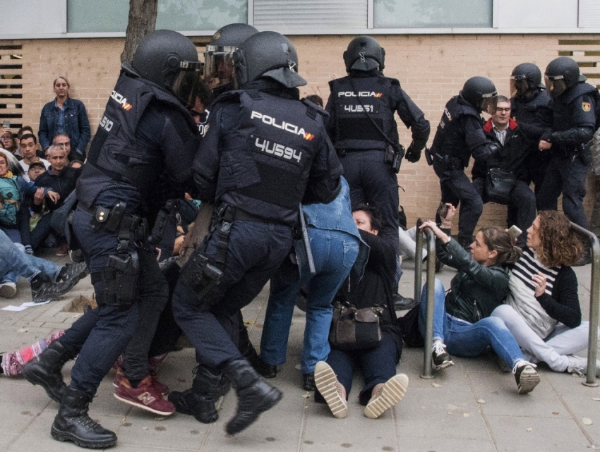 Referandum gerginliği sürüyor: 11 polis yaralandı