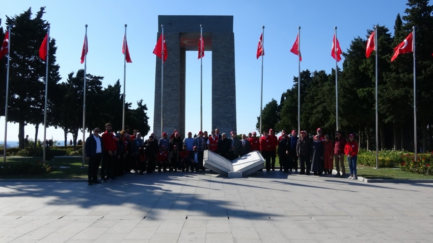 Suriyeli ve Iraklı Araplar, Çanakkale şehitliğinde atalarını ziyaret etti