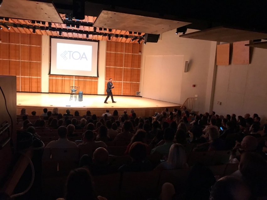 ABD’de stand-up gösterisi yaptı