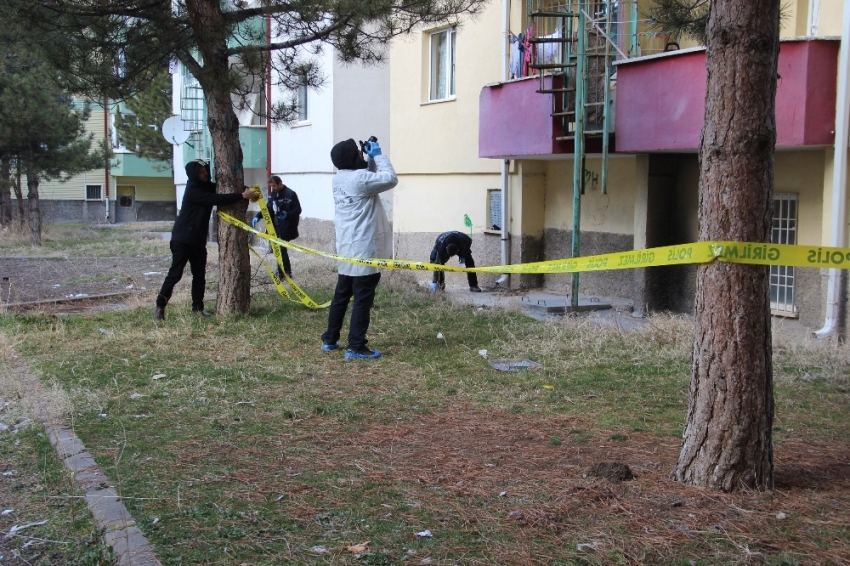 Balkondan düşen çocuk ağır yaralandı