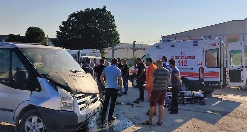 Minibüs işçi servisiyle çarpıştı: 8 yaralı