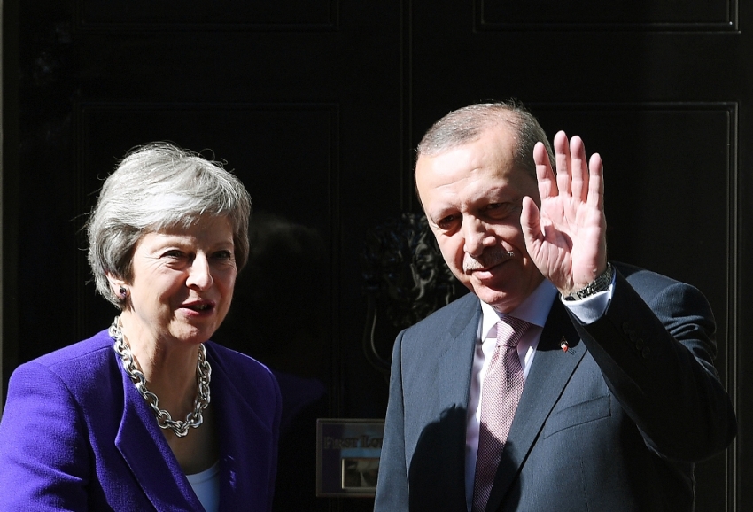 Theresa May ile görüştü