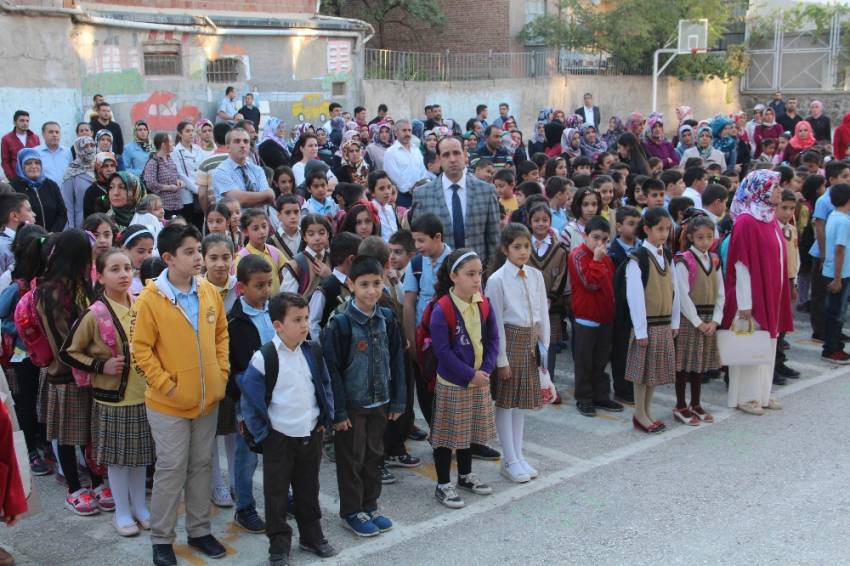 Okulların açılmasıyla artan ayak problemlerine dikkat