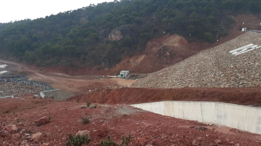 Baraj çatladı, 2 köyde evler boşaltılacak