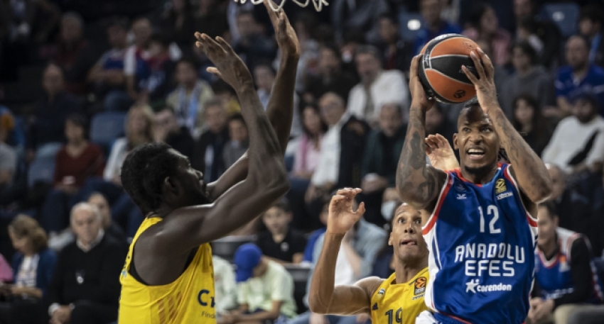 Anadolu Efes iki maç sonra galip