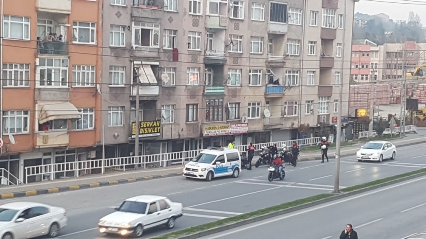 Ceza yememek için motosikleti bırakıp kaçtı