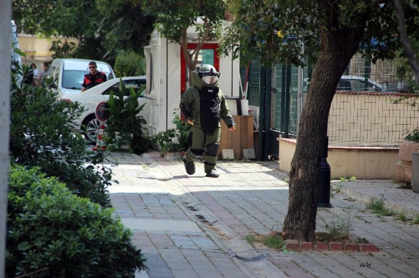 ABD konsolosluğu önünde bomba paniği