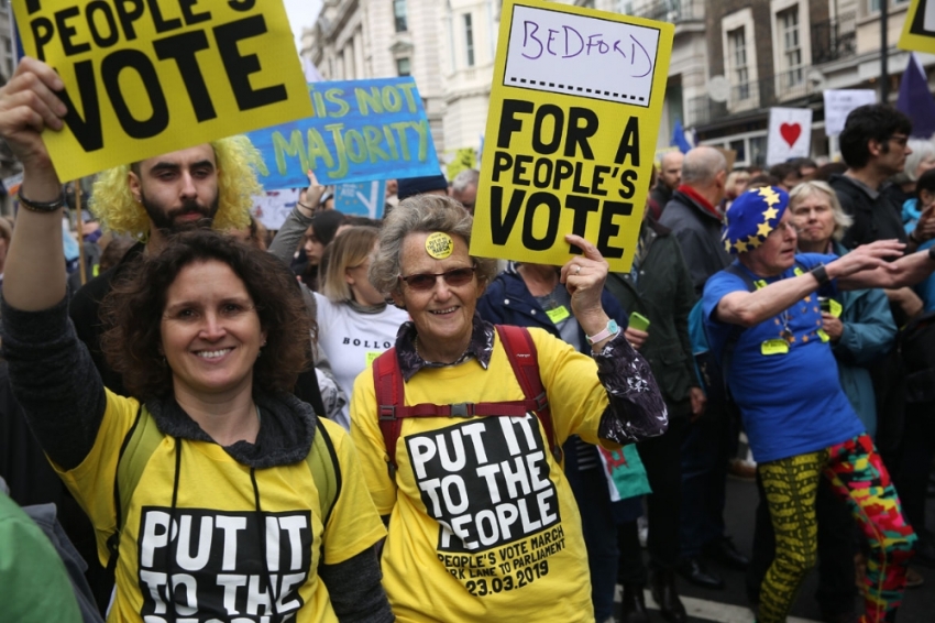 Brexit karşıtı 1 milyon İngiliz sokağa döküldü