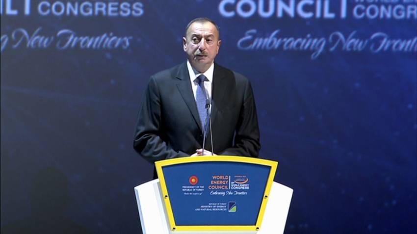 Aliyev’in konuşması alkışlarla kesildi