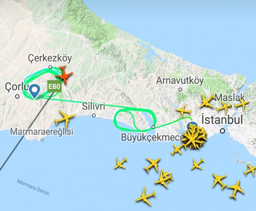 Motoruna kuş çarpan uçak acil iniş yaptı