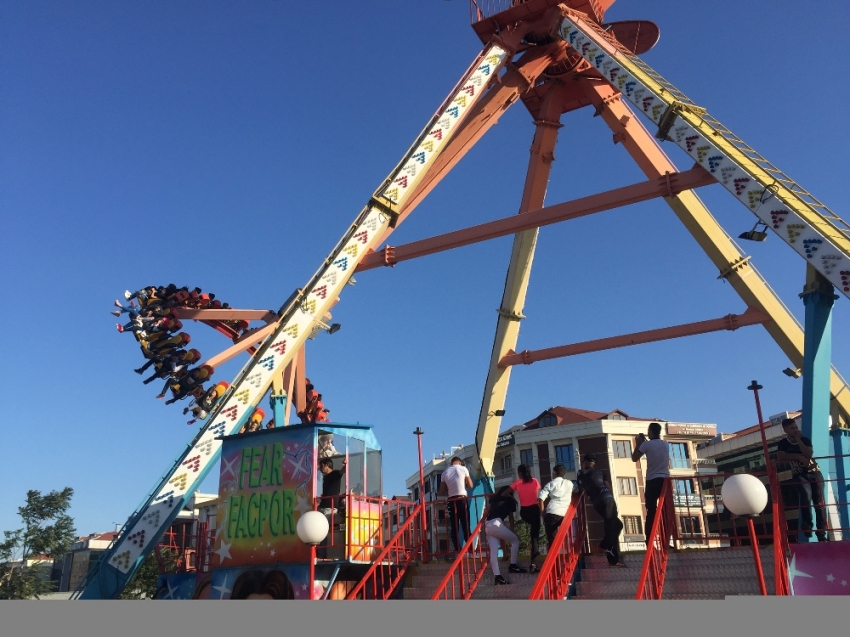 İstanbullular bayramda lunaparklara koştu