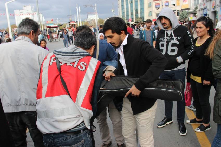 İstiklal’de çanta ve valizler aranıyor