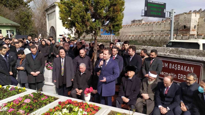 Merhum Başbakan Necmettin Erbakan kabri başında anıldı