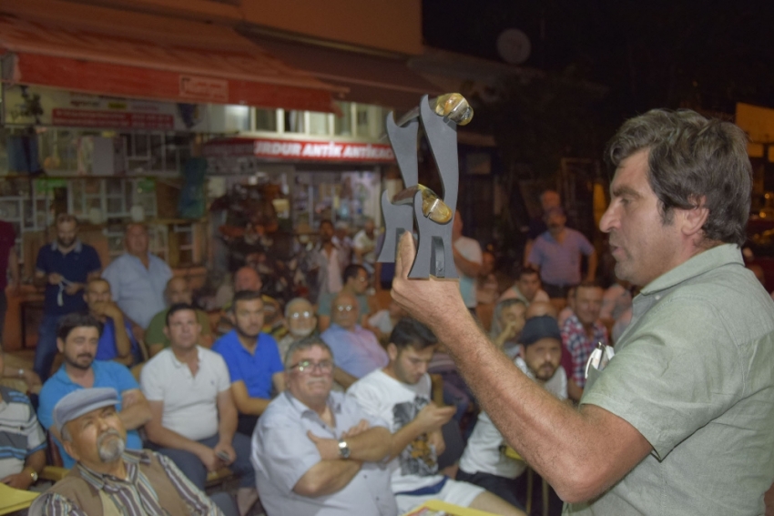 Koleksiyonerlerin gözdesi Burdur’daki pazar mezatı