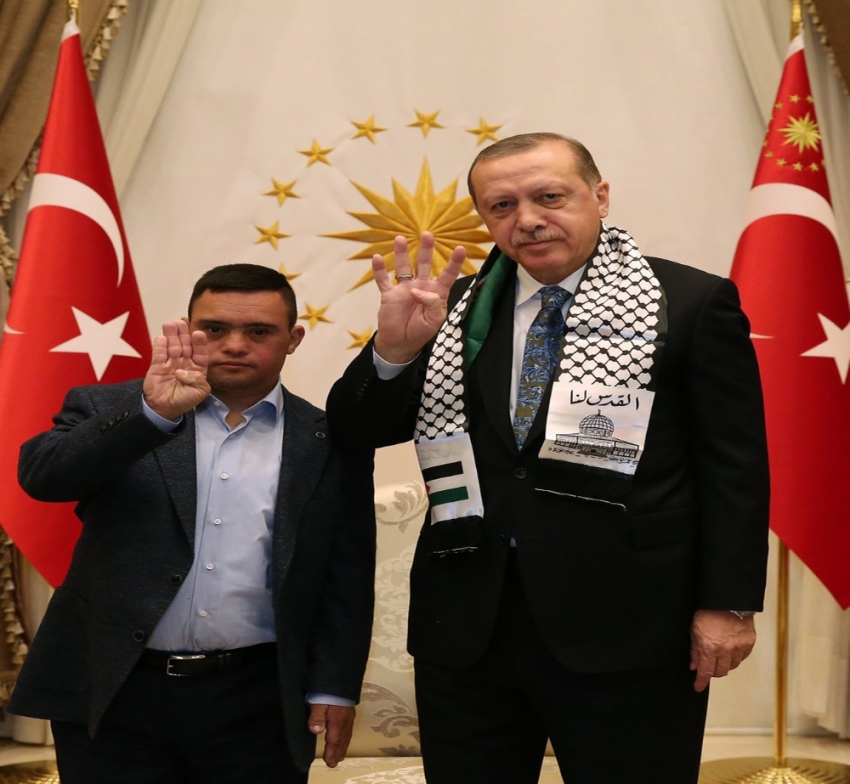 Erdoğan, Filistinli Muhammed’le dünyaya mesaj verdi