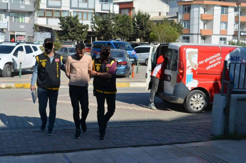 Kendilerini polis olarak tanıtan dolandırıcılar yakalandı