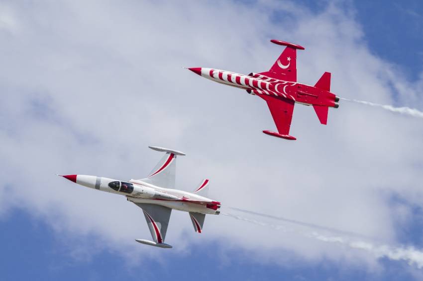 Türk Yıldızları öğretmenler gününü kutladı