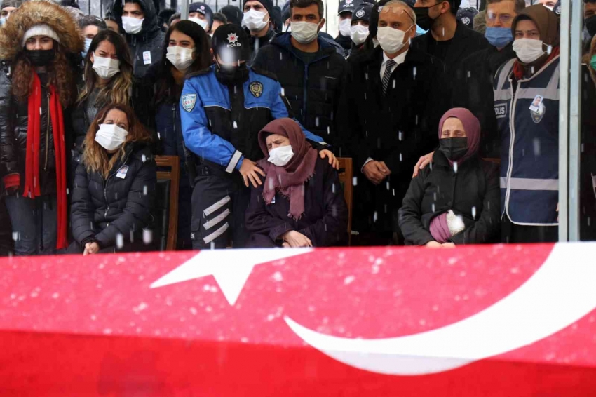 33 yaşındaki polis, ardında hamile eş ve 2 yaşında kız çocuğu bıraktı