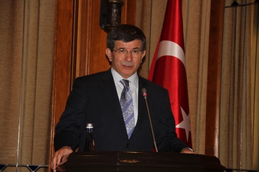 Davutoğlu partililerle buluştu