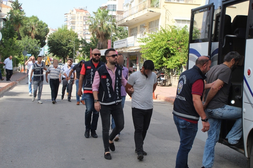 İçinde ihraç polislerin de olduğu çeteye kaparo baskını: 15 gözaltı