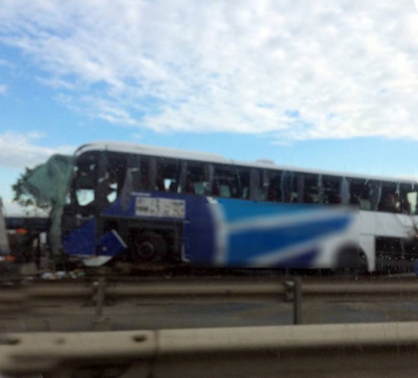 Yolcu otobüsü devrildi: 1 ölü 32 yaralı