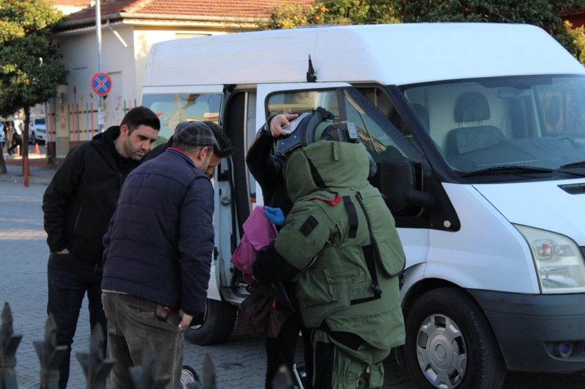 Askerlik şubesi önünde şüpheli çanta paniği