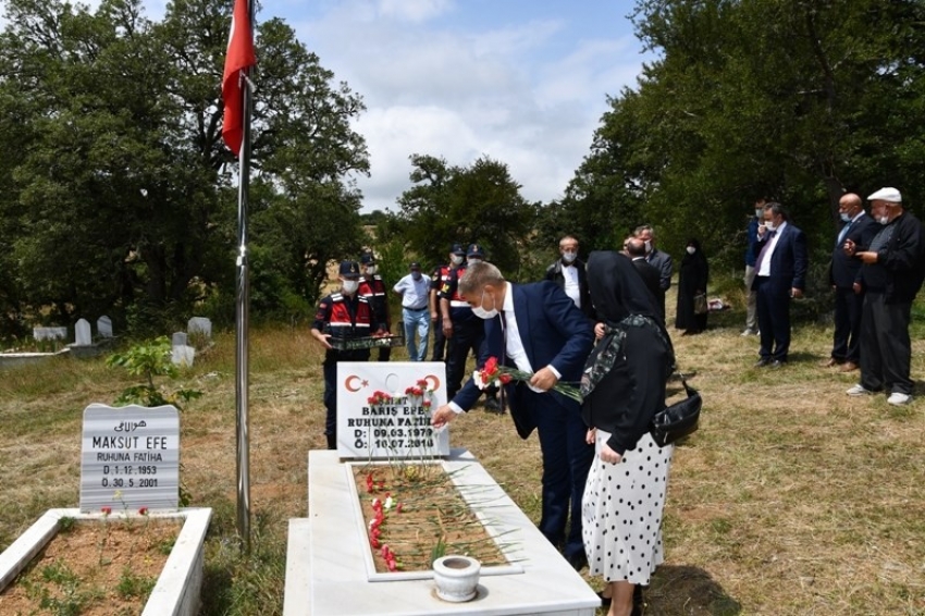 15 Temmuz şehidinin mezarına ziyaret