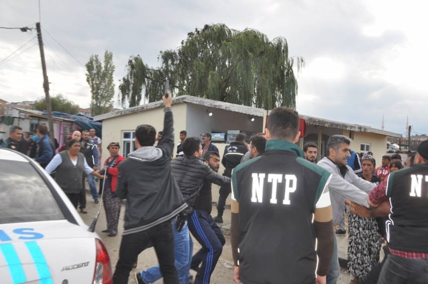 Tekirdağ’da hareketli dakikalar: Polise saldırdılar !