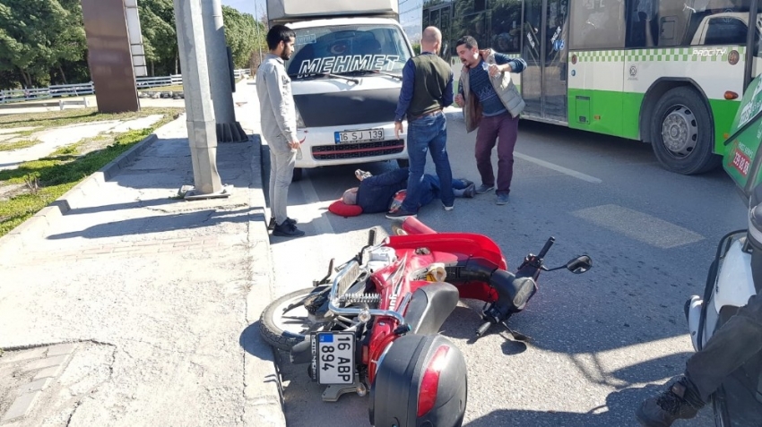 Bursa’da motosiklete çarpan araç sürücüsü kayıplara karıştı