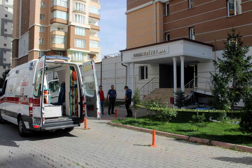 11. kattan düşen kadın hayatını kaybetti