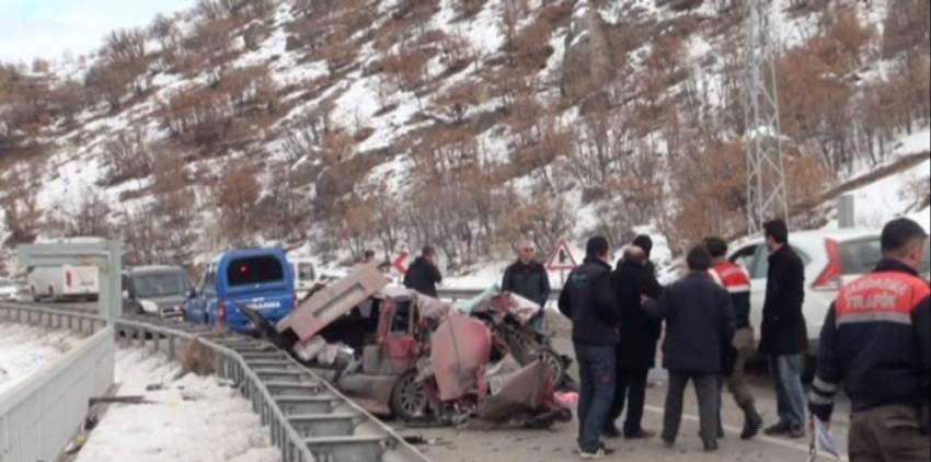 Başkent’te trafik kazası: 3 ölü, 3 yaralı