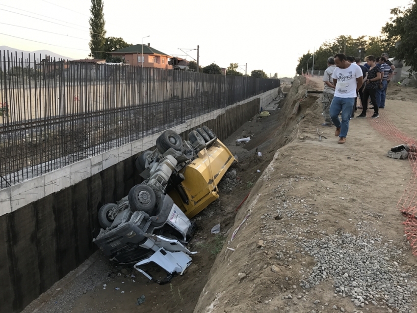 Baba ile oğlu feci kaza ayırdı