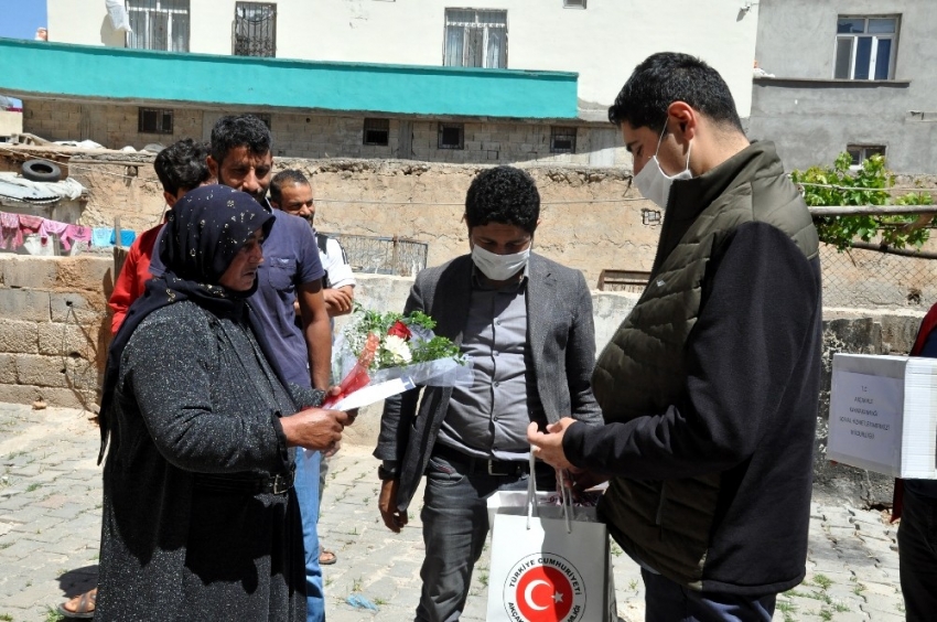 Kaymakam şehit annelerini evlerinde ziyaret etti