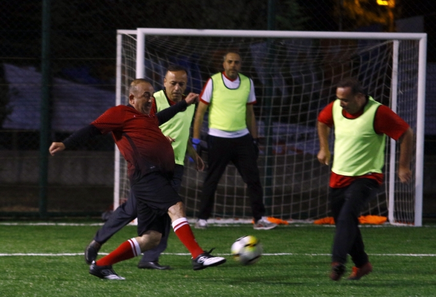 Siyasete futbol arası