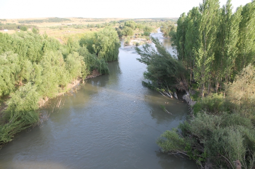 Dicle Nehri’nde balık tutan genç akıntıya kapıldı