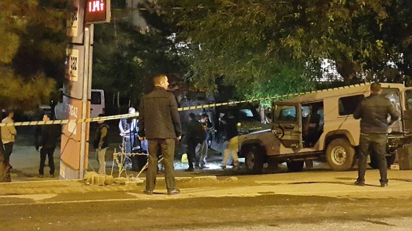 Zırhlı araca roketli saldırı: 2 polis yaralı