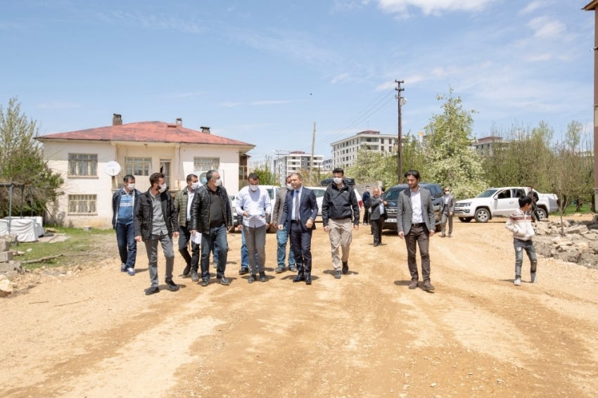 İpekyolu’nda kangren haline gelen yollar tek tek açılıyor