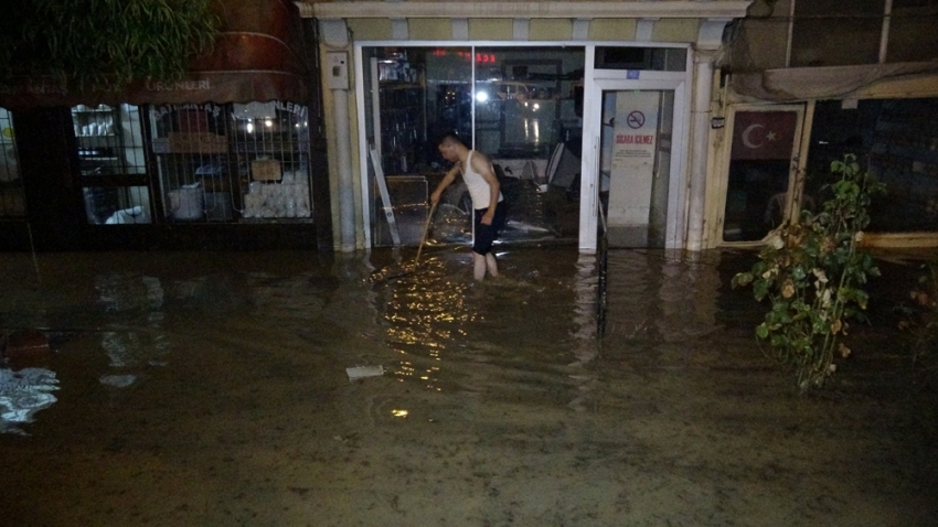 Tokat’ta ev ve iş yerlerini su bastı