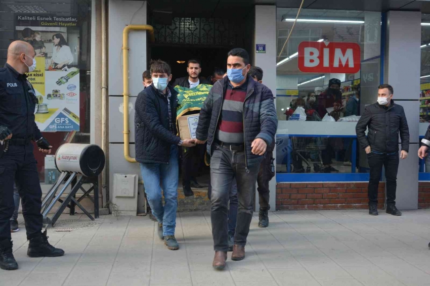 3 çocuk annesi kadın av tüfeğiyle canına kıydı