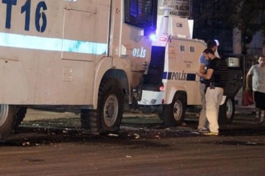 Polis aracına bombalı saldırı