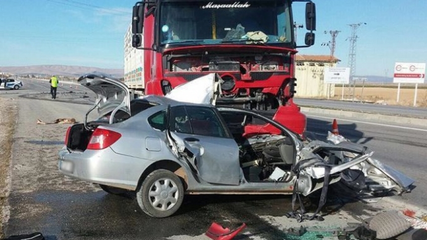 Trafik kazası: 5 ölü, 1 yaralı