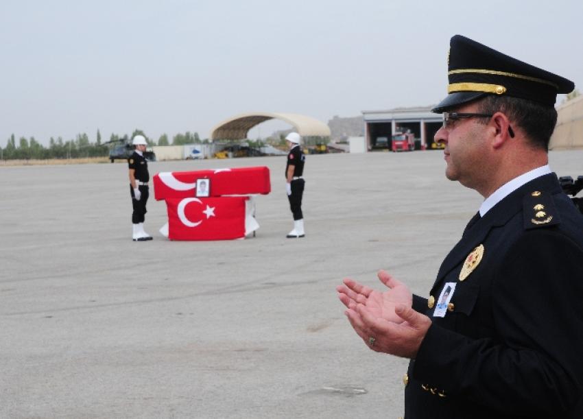 Şehit polisin naaşı memleketine uğurlandı