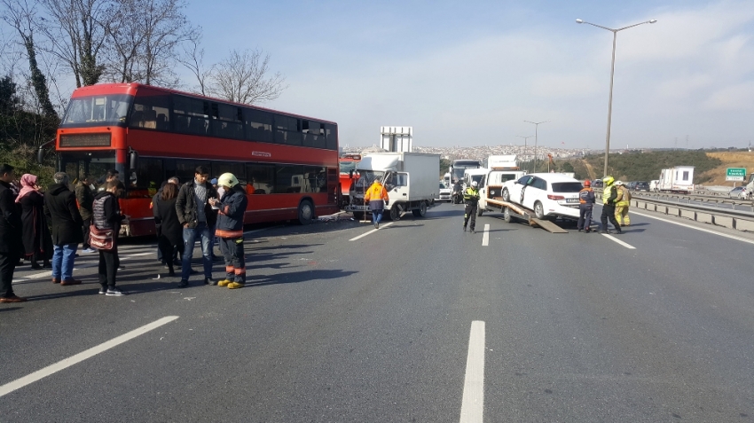 İstanbul’da TEM’i kilitleyen kaza