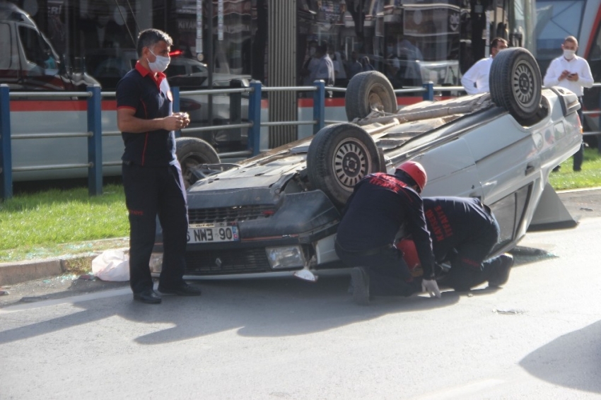 Kayseri’de takla atan otomobilde şans eseri yaralanan olmadı