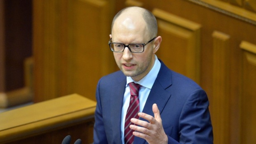 Ukrayna Başbakanı Arseniy Yatsenyuk, canlı yayında istifa etti