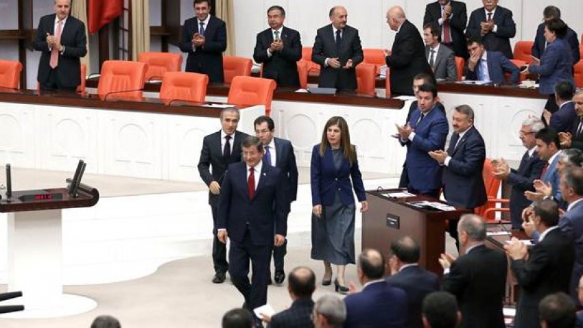 Davutoğlu'ndan dikkat çeken hareket